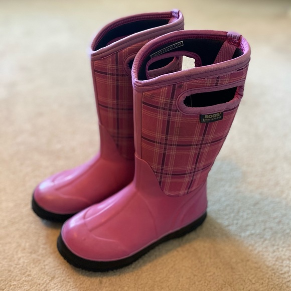 Girls size 3 pink plaid bogs winter boots